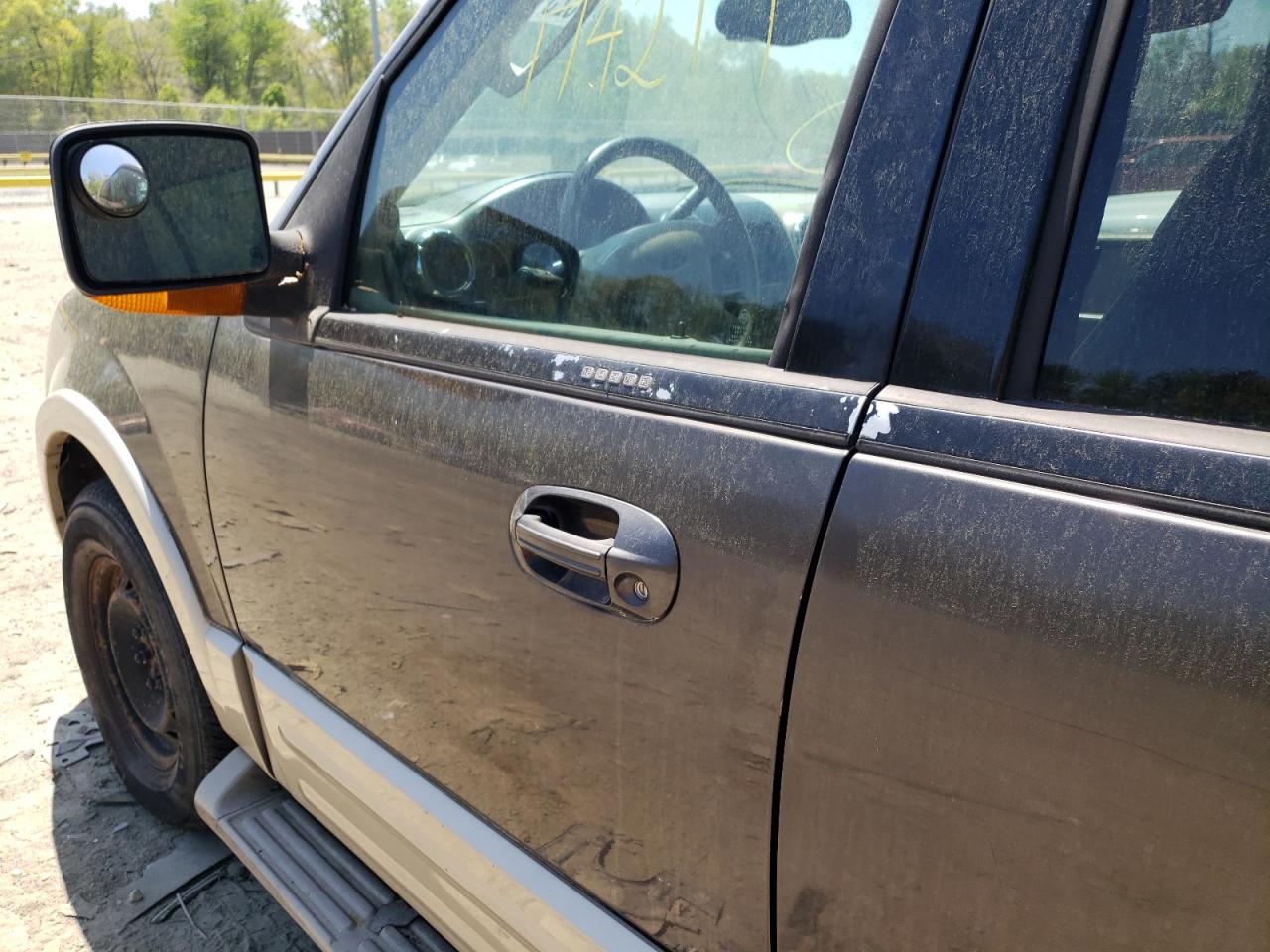 Photo 9 from auction – 2005 FORD EXPEDITION with VIN 1FMFU185X5LA88657