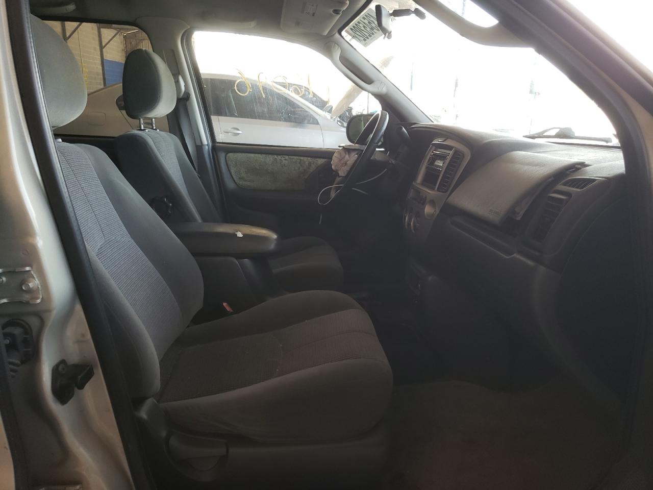 Photo 5 from auction – 2004 MAZDA TRIBUTE LX with VIN 4F2YZ94154KM20055
