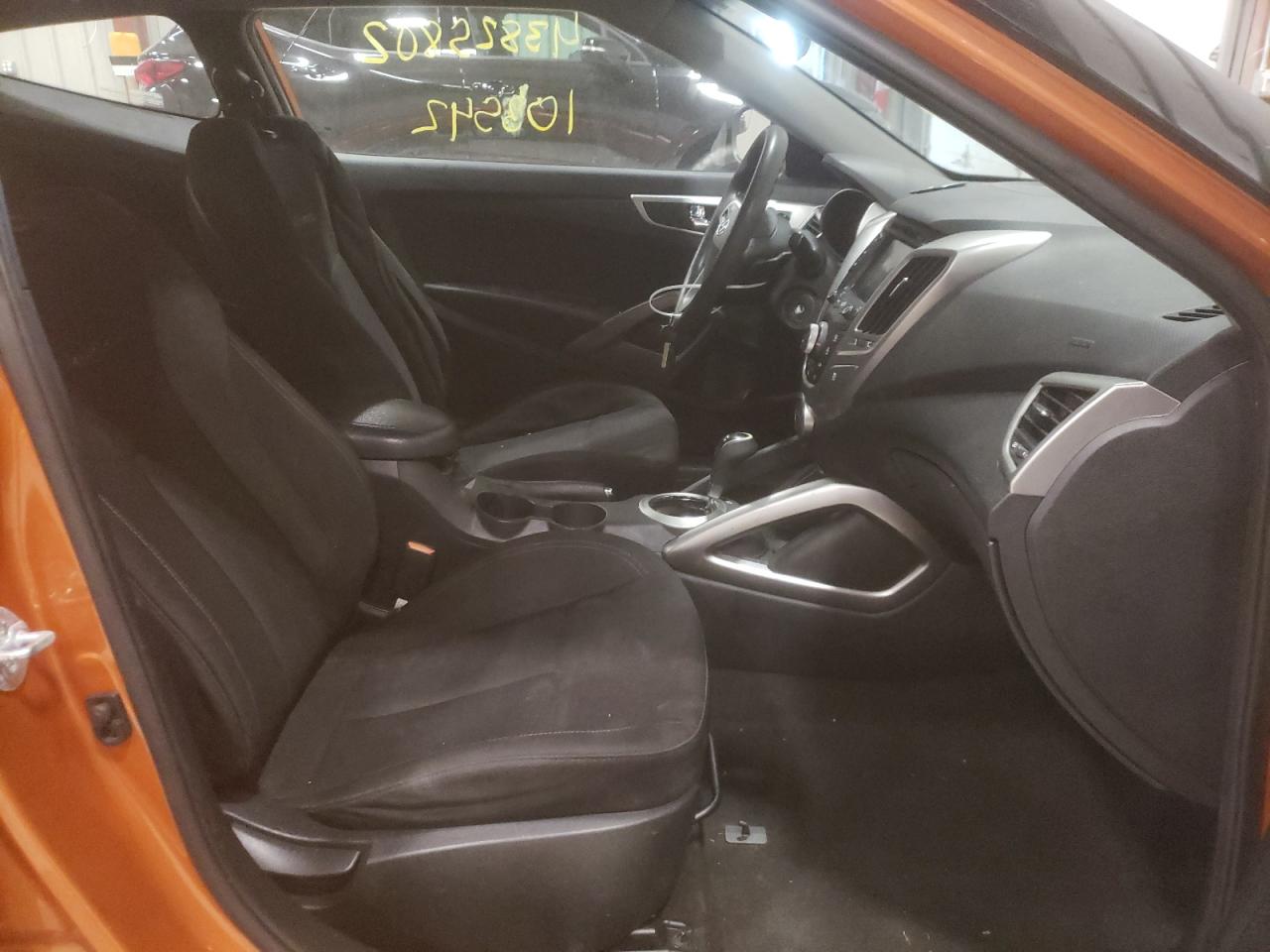 Photo 5 from auction – 2015 HYUNDAI VELOSTER with VIN KMHTC6AD0FU241126