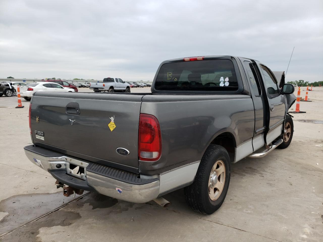 Photo 4 from auction – 2002 FORD F150 with VIN 1FTRX17W62NA34629