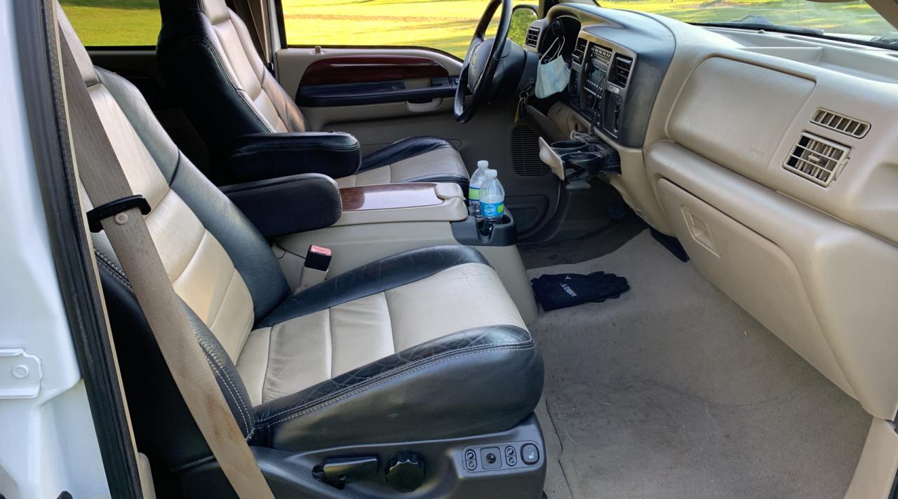 Photo 5 from auction – 2005 FORD EXCURSION with VIN 1FMNU45S15EC42605