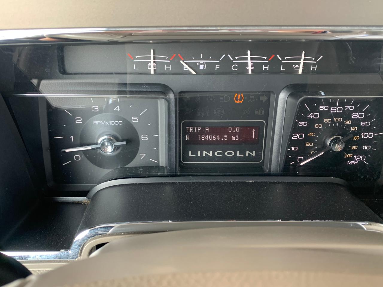 Photo 8 from auction – 2011 LINCOLN NAVIGATOR with VIN 5LMJJ3J58BEJ07518