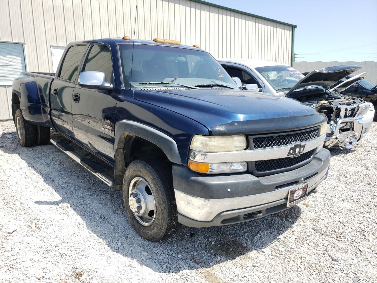 CHEVROLET SILVERADO 2001 with VIN 1GCJK33111F165011 - Photo from auction