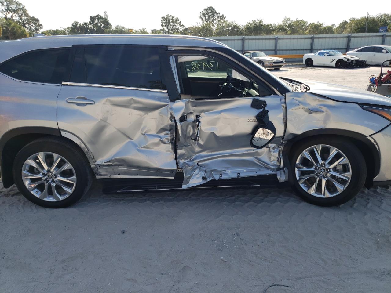 Photo 9 from auction – 2021 TOYOTA HIGHLANDER with VIN 5TDDBRCH5MS018028