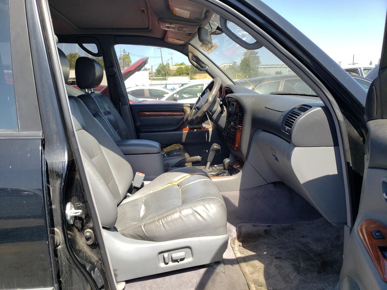 Photo 5 from auction – 1998 LEXUS LX 470 with VIN JT6HT00W2W0024041
