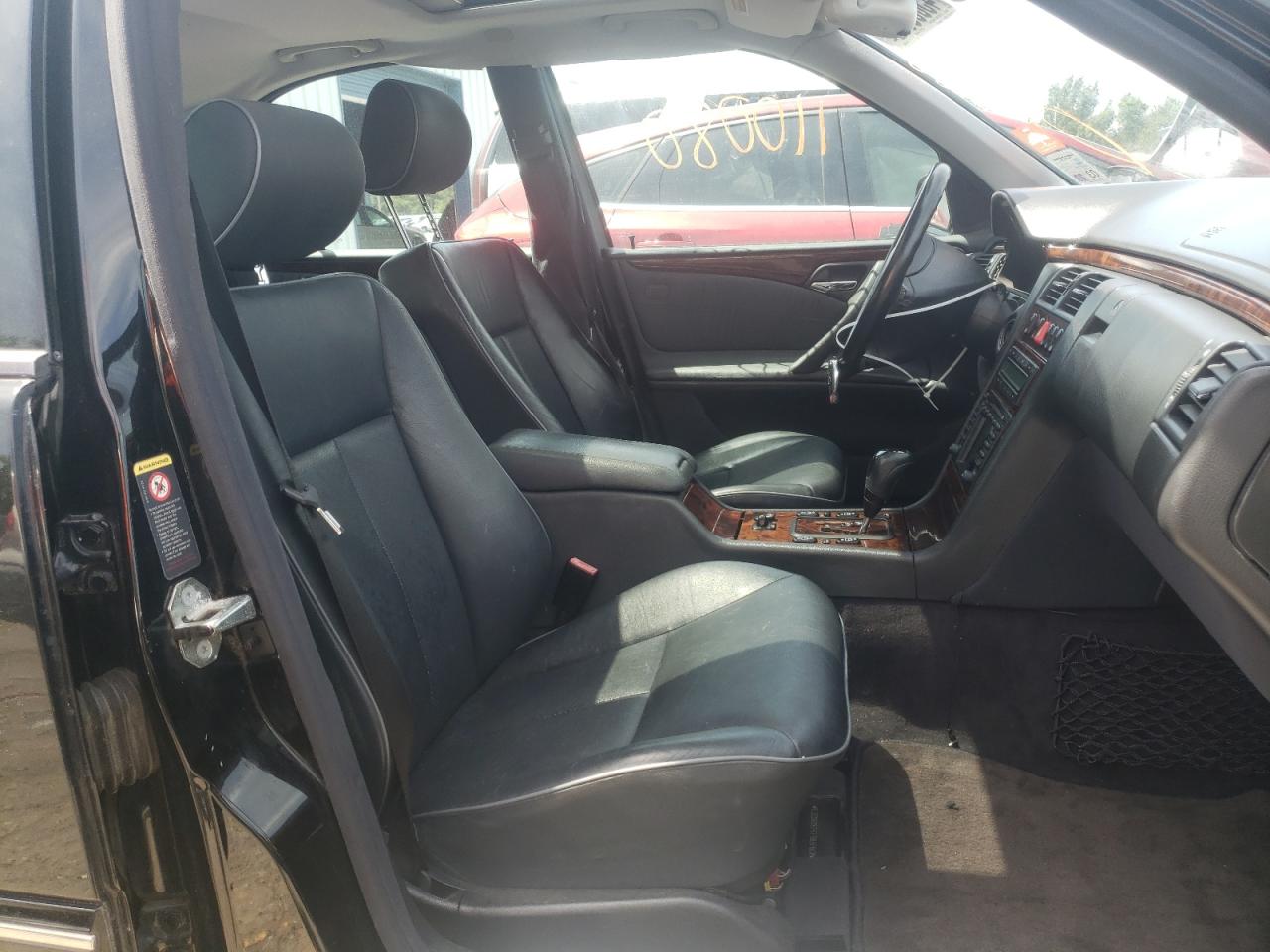 Photo 5 from auction – 2001 MERCEDES-BENZ E 320 with VIN WDBJF65J51B282373