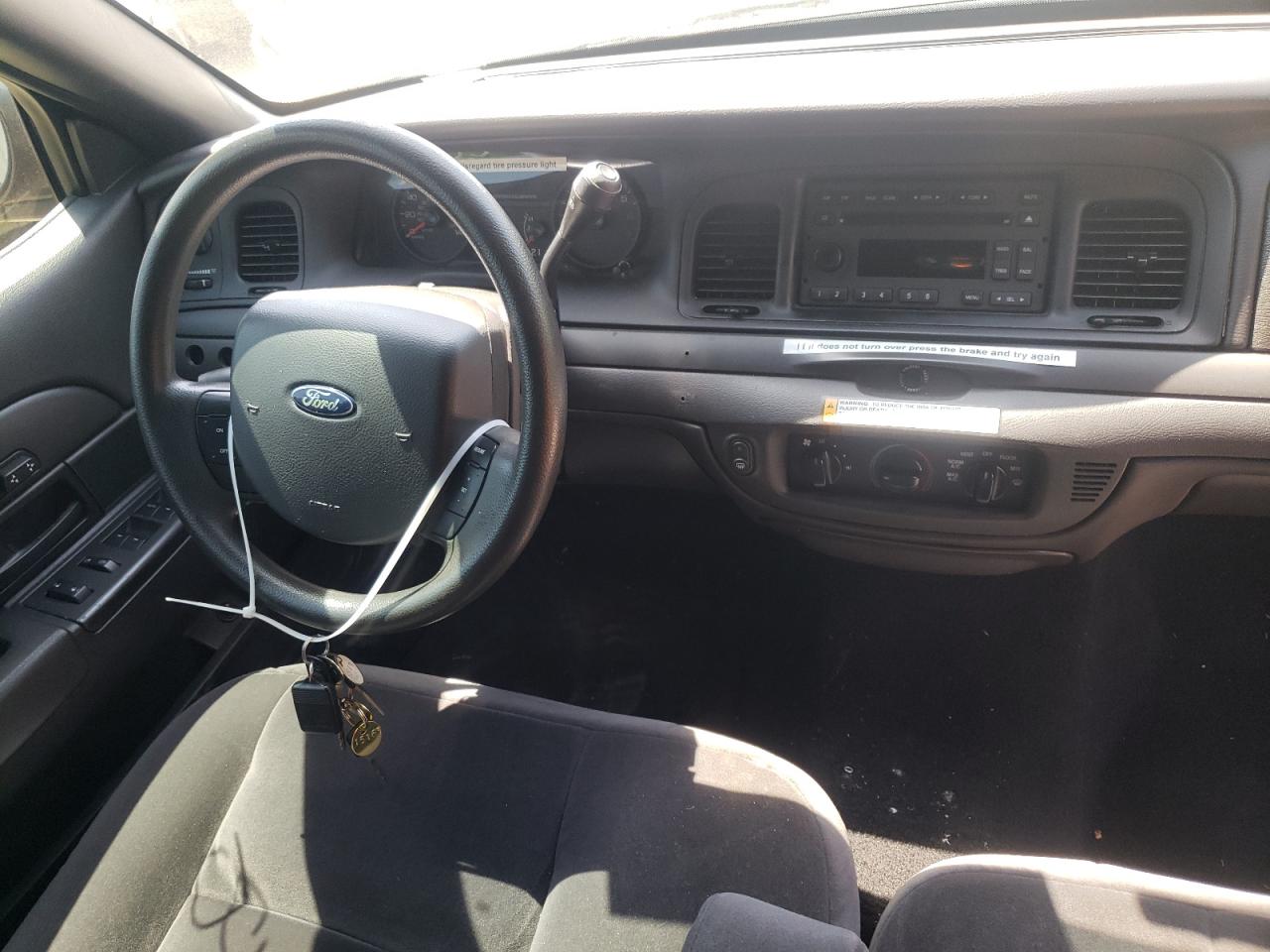 Photo 9 from auction – 2011 FORD CROWN VICT with VIN 2FABP7BV0BX118808