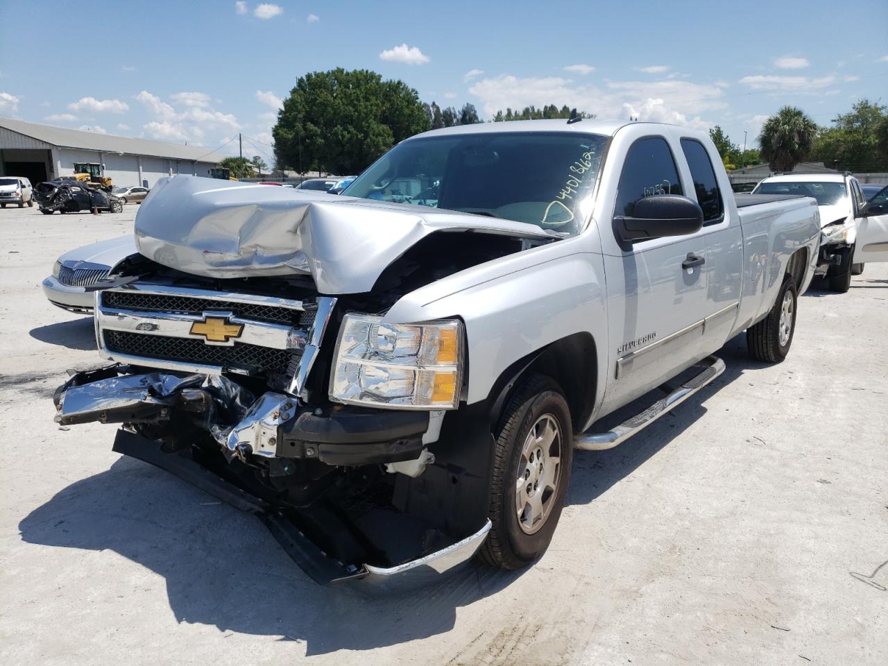Photo 2 from auction – 2013 CHEVROLET SILVERADO with VIN 1GCRCSE04DZ298671