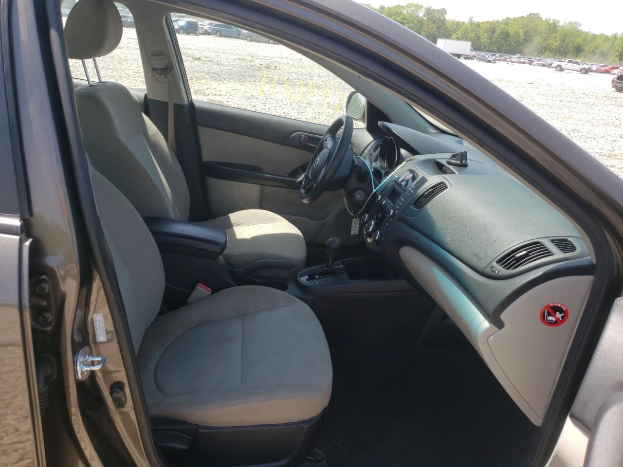 Photo 5 from auction – 2010 KIA FORTE EX with VIN KNAFU4A25A5844607