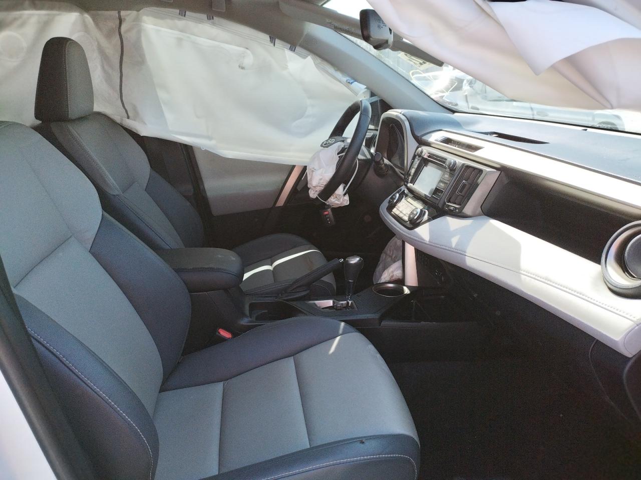 Photo 5 from auction – 2015 TOYOTA RAV4 LIMIT with VIN 2T3YFREV1FW149175