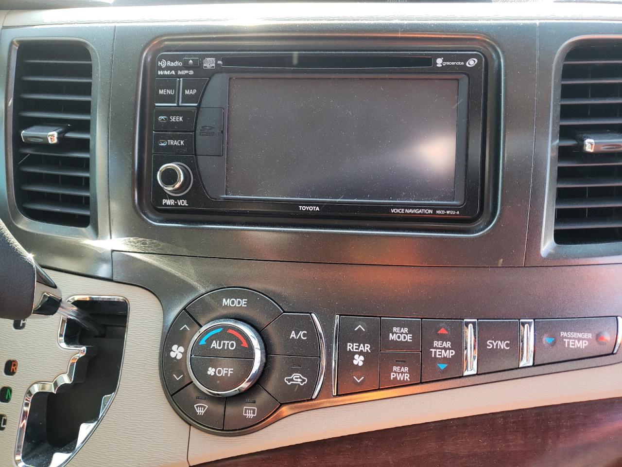 Photo 9 from auction – 2014 TOYOTA SIENNA XLE with VIN 5TDDK3DC7ES089734