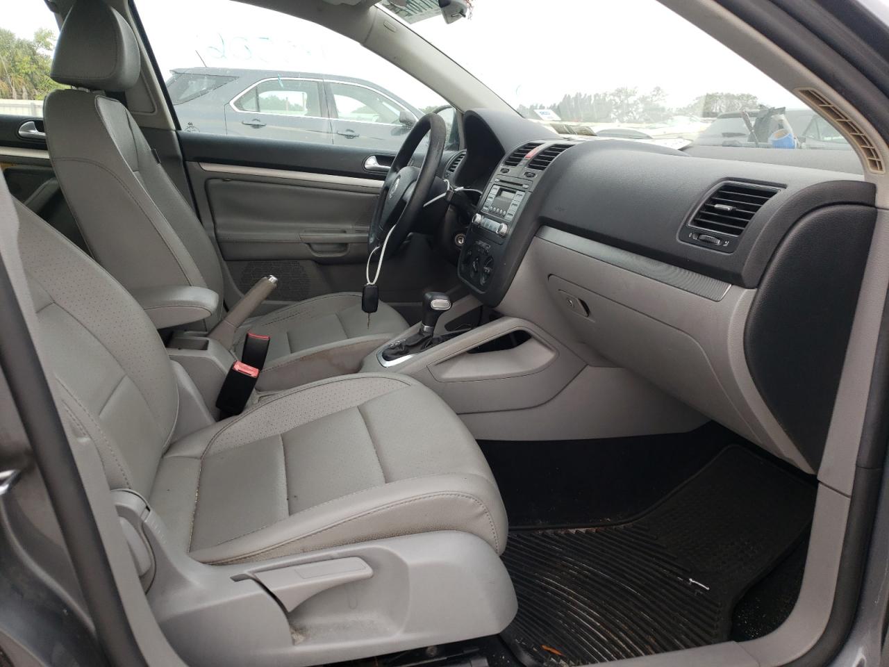 Photo 5 from auction – 2007 VOLKSWAGEN JETTA WOLF with VIN 3VWEF71K67M151751