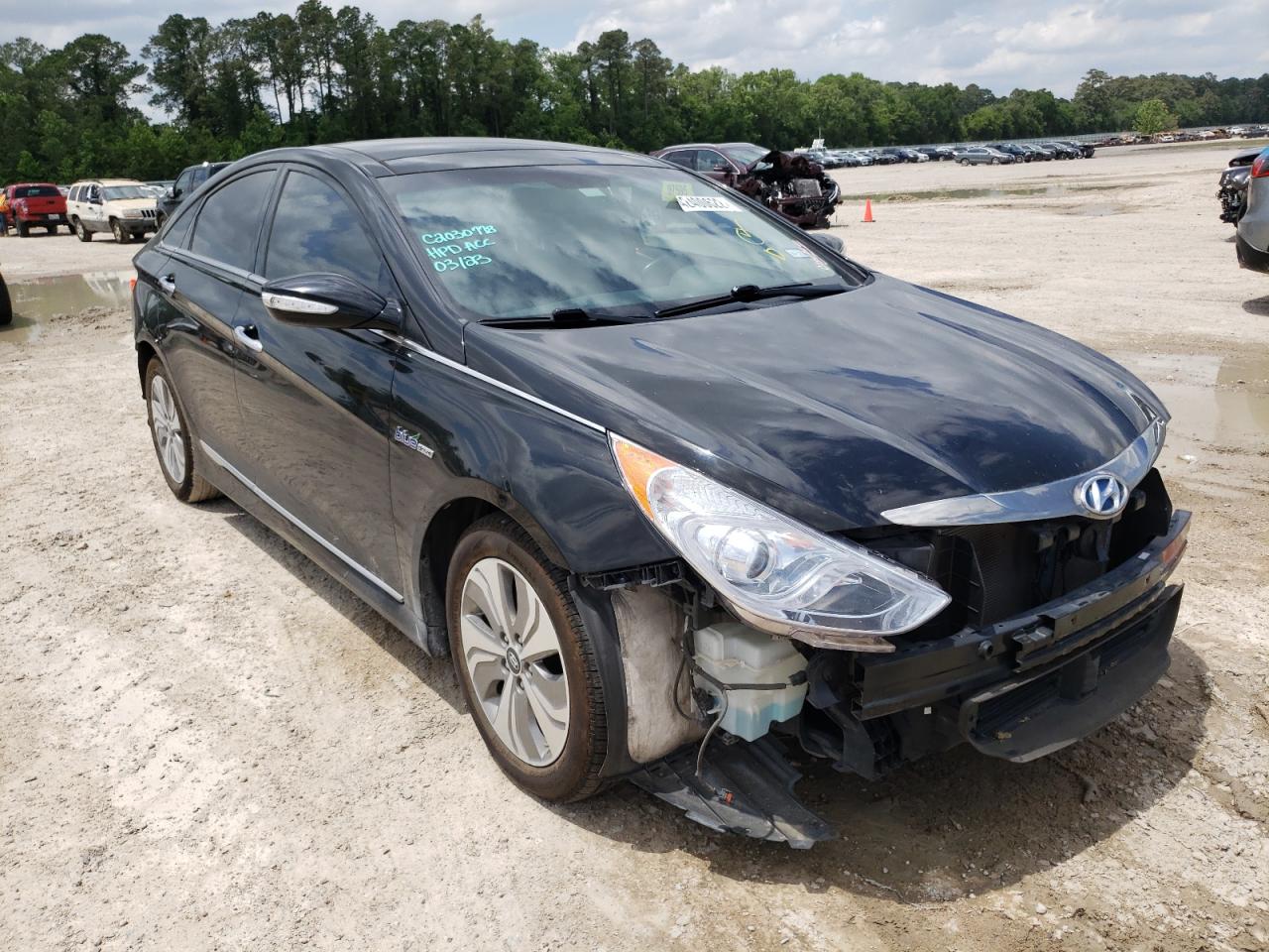 HYUNDAI SONATA HYB 2015 with VIN KMHEC4A48FA136333 - Photo from auction