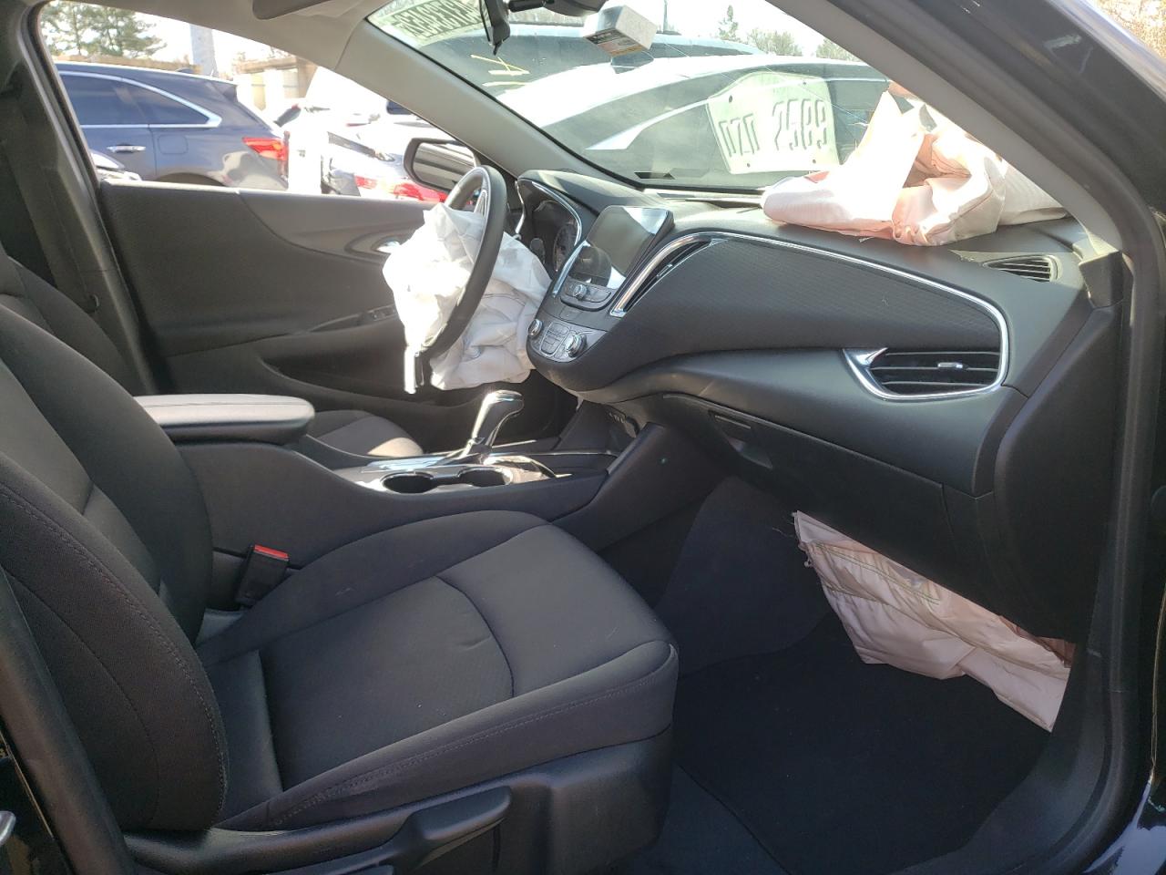 Photo 5 from auction – 2019 CHEVROLET MALIBU LT with VIN 1G1ZD5ST8KF181552