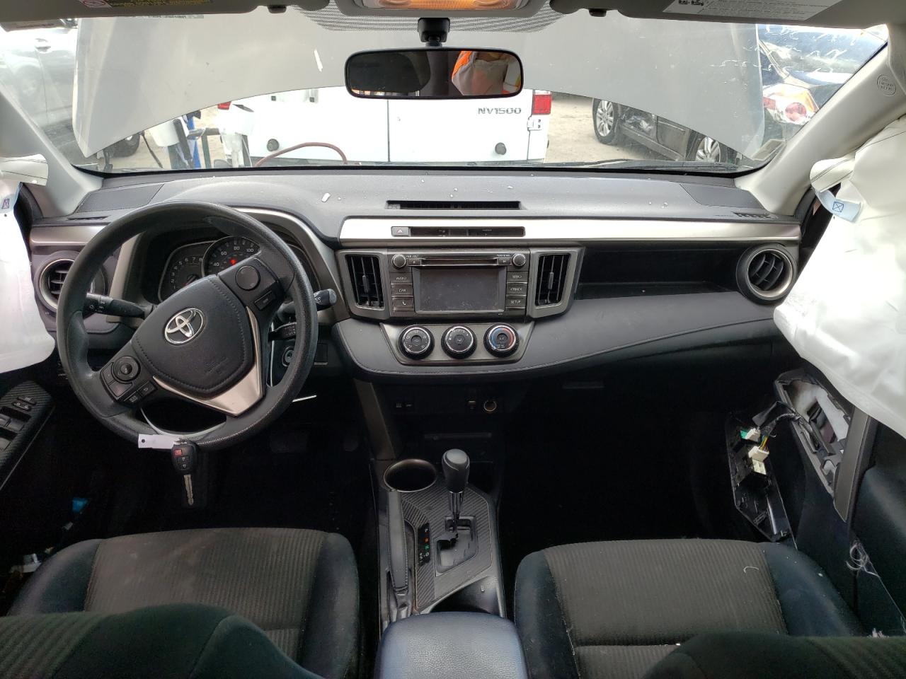 Photo 5 from auction – 2015 TOYOTA RAV4 LE with VIN JTMZFREV7FD054816