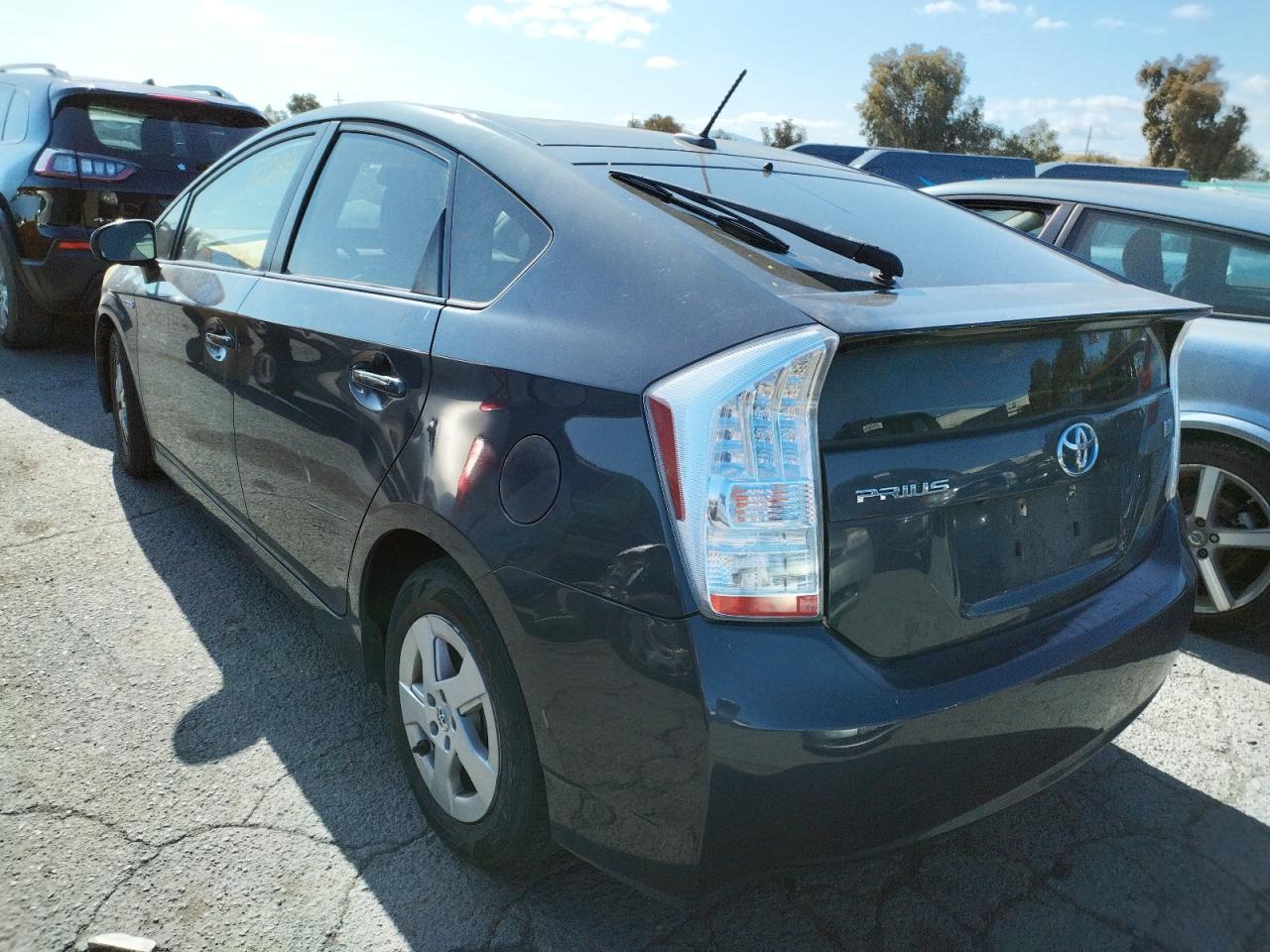 Photo 3 from auction – 2011 TOYOTA PRIUS with VIN JTDKN3DU8B0254003