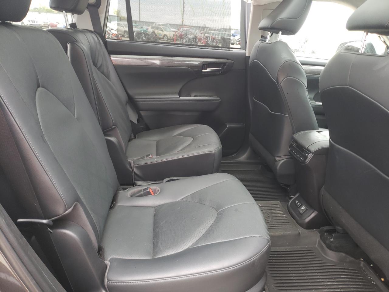Photo 6 from auction – 2021 TOYOTA HIGHLANDER with VIN 5TDEBRCH3MS060301