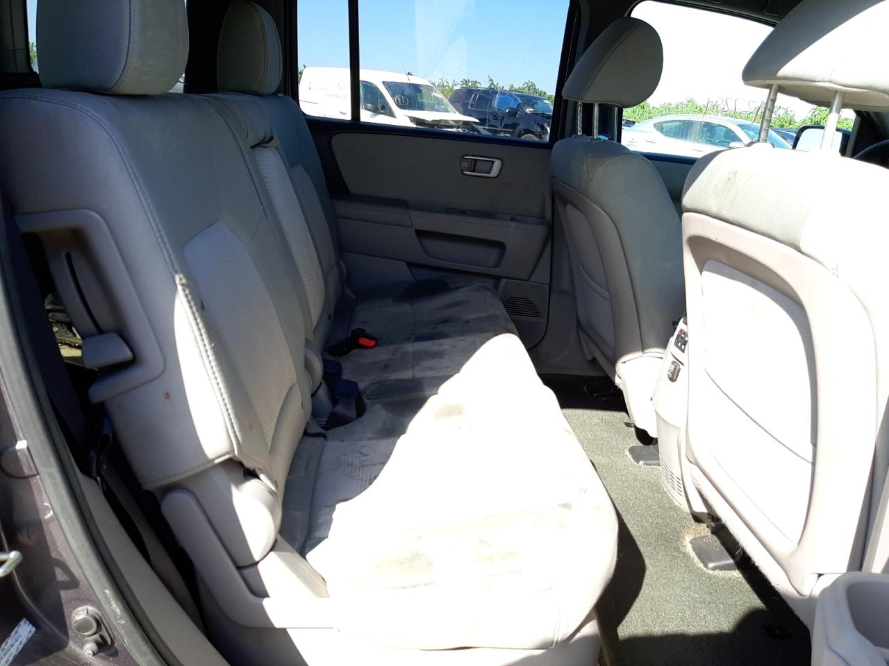Photo 6 from auction – 2015 HONDA PILOT LX with VIN 5FNYF3H26FB018215