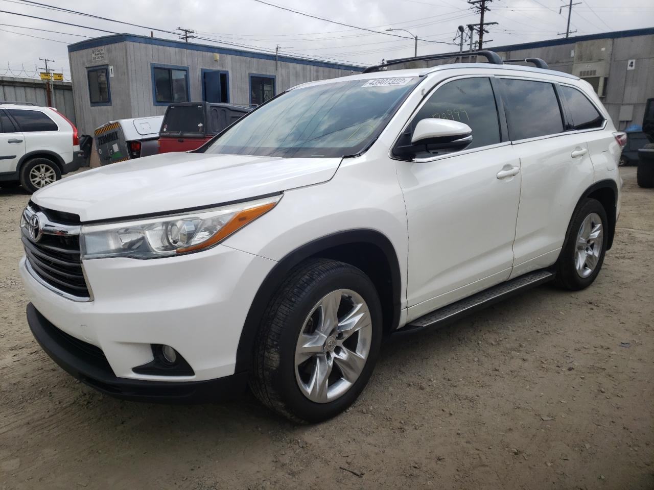 Photo 2 from auction – 2015 TOYOTA HIGHLANDER with VIN 5TDDKRFH3FS191528