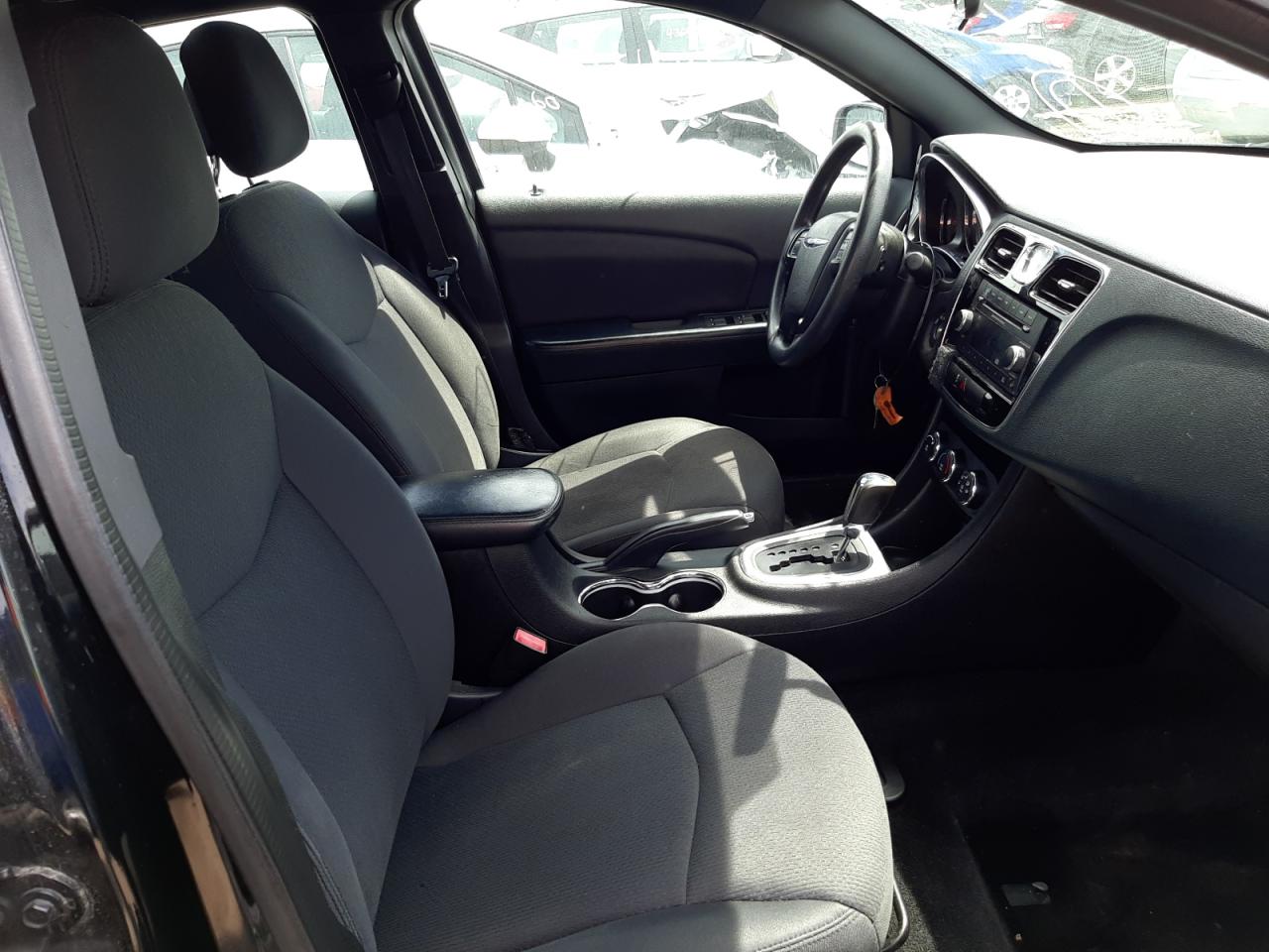Photo 5 from auction – 2014 CHRYSLER 200 LX with VIN 1C3CCBAB7EN146488
