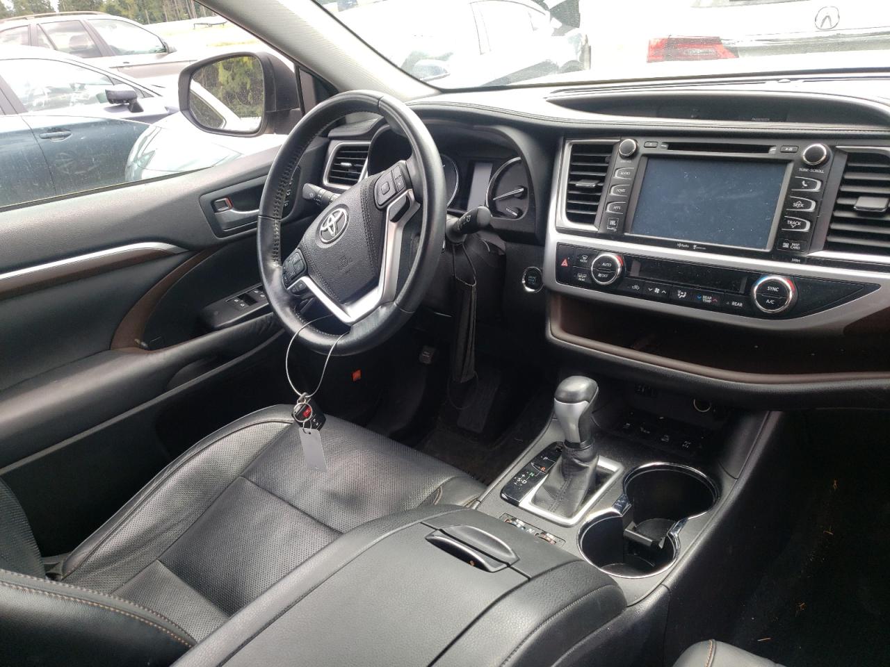 Photo 9 from auction – 2015 TOYOTA HIGHLANDER with VIN 5TDDKRFH2FS156625