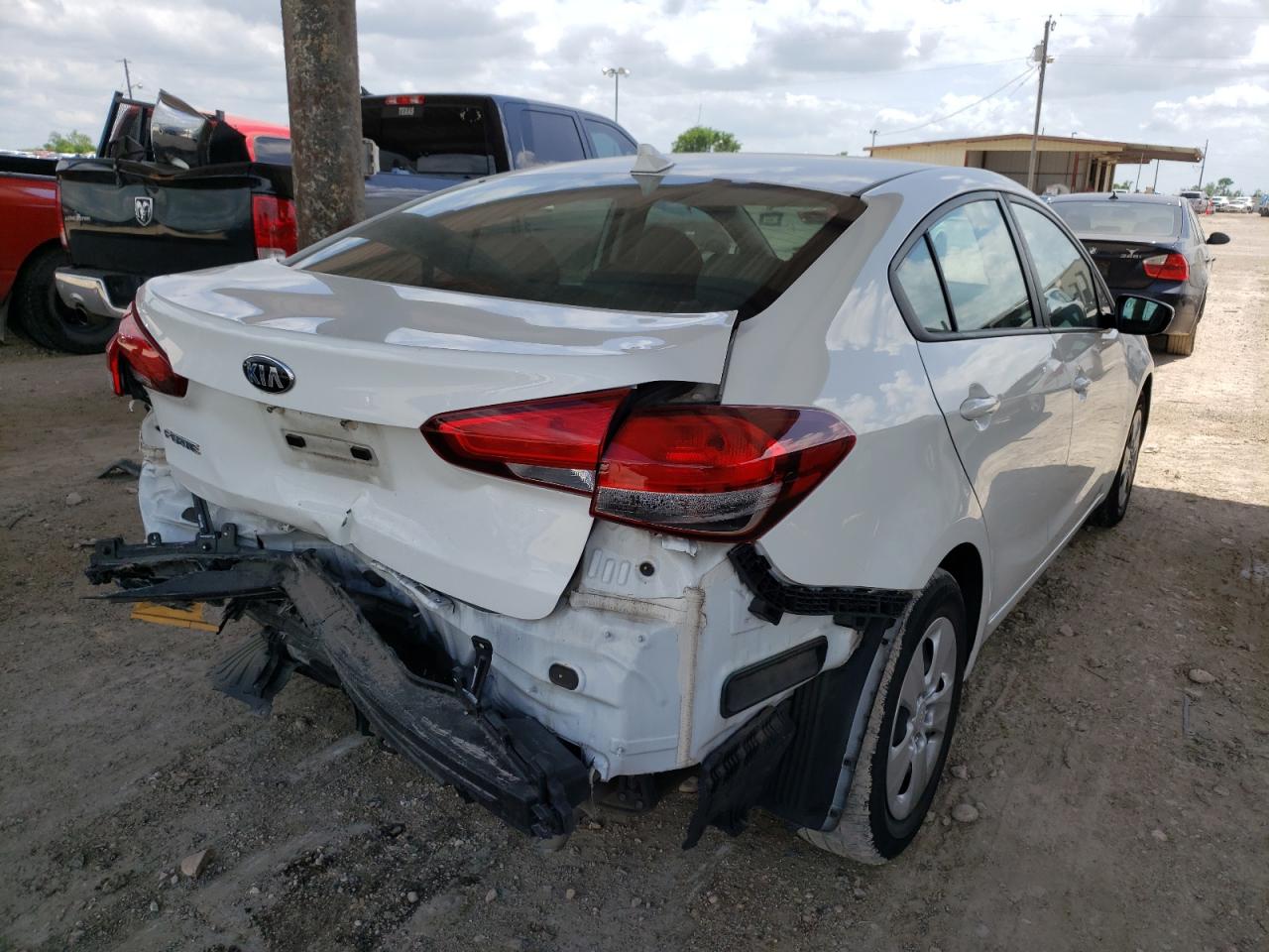 Photo 4 from auction – 2018 KIA FORTE LX with VIN 3KPFK4A7XJE238891
