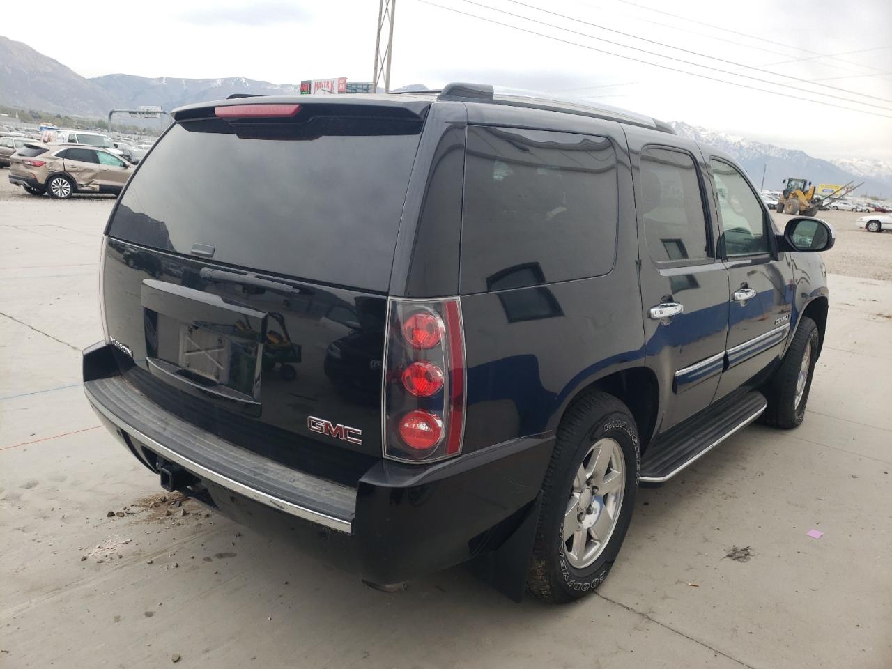 Photo 4 from auction – 2008 GMC YUKON DENA with VIN 1GKFK63858J246030