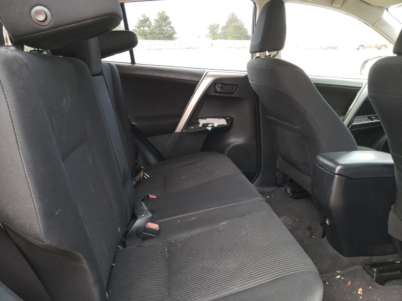 Photo 6 from auction – 2017 TOYOTA RAV4 LE with VIN JTMZFREV7HJ721310
