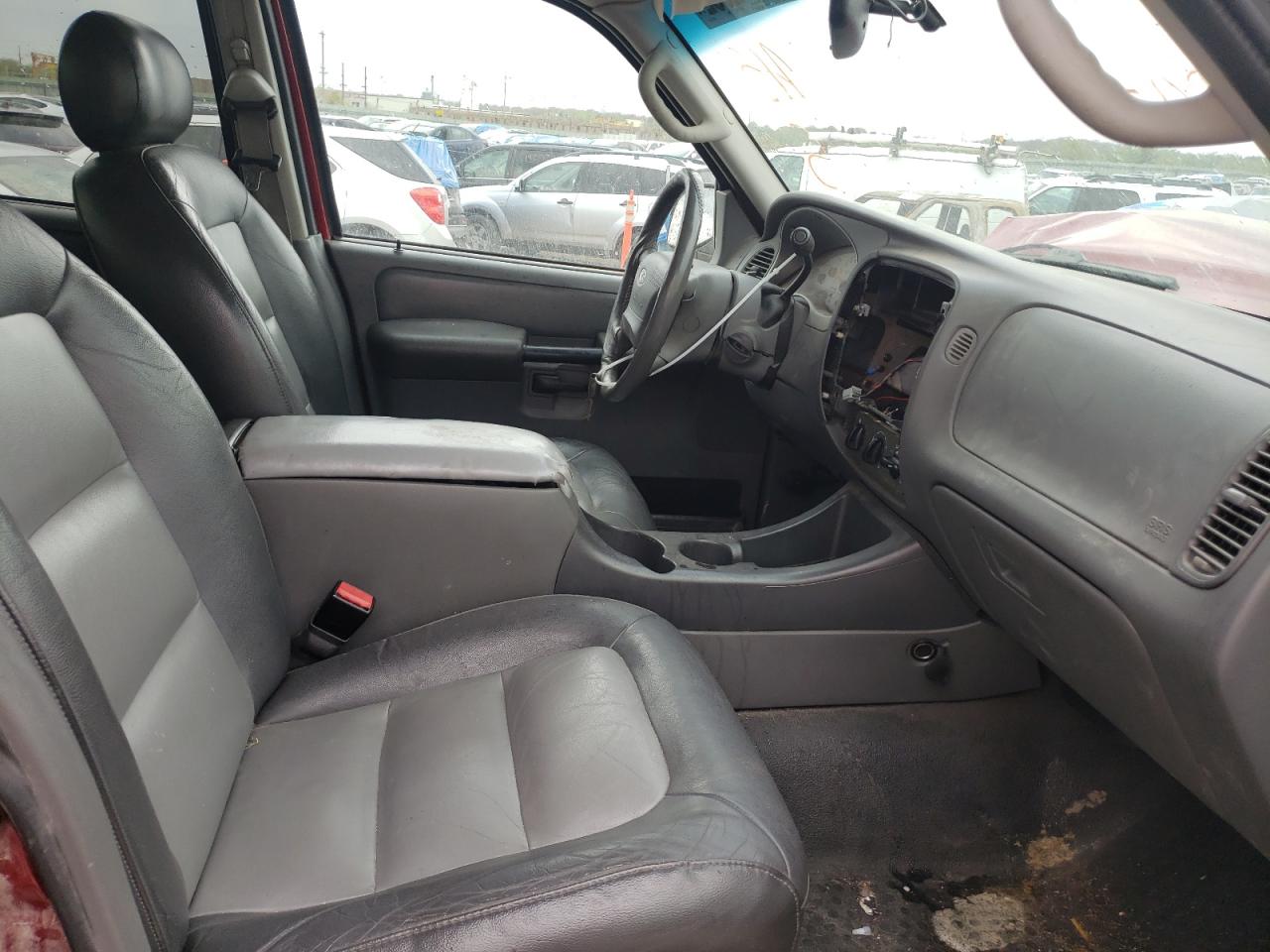 Photo 5 from auction – 2004 FORD EXPLORER S with VIN 1FMZU67K44UA38847
