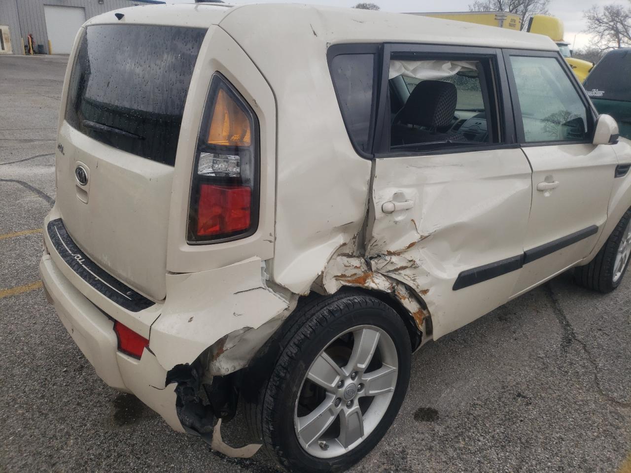 Снимка 9 от търг – 2011 KIA SOUL + с VIN KNDJT2A25B7330606