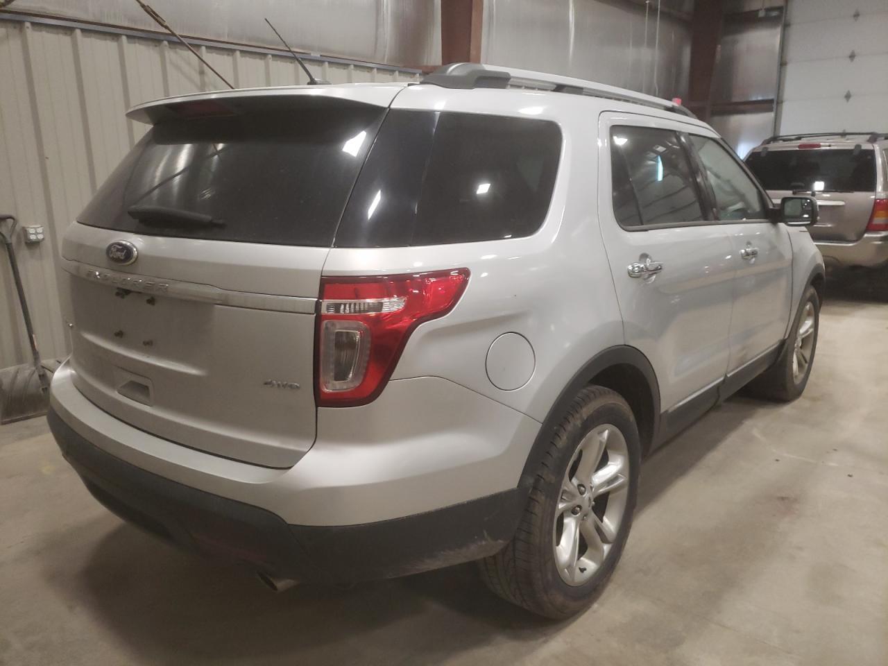 Photo 4 from auction – 2015 FORD EXPLORER L with VIN 1FM5K8F85FGA15312