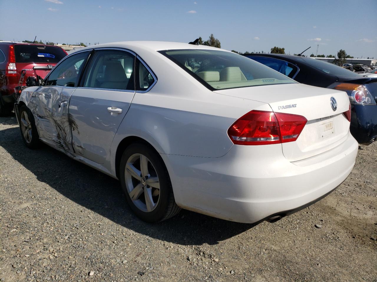 Photo 3 from auction – 2015 VOLKSWAGEN PASSAT S with VIN 1VWAT7A38FC109310