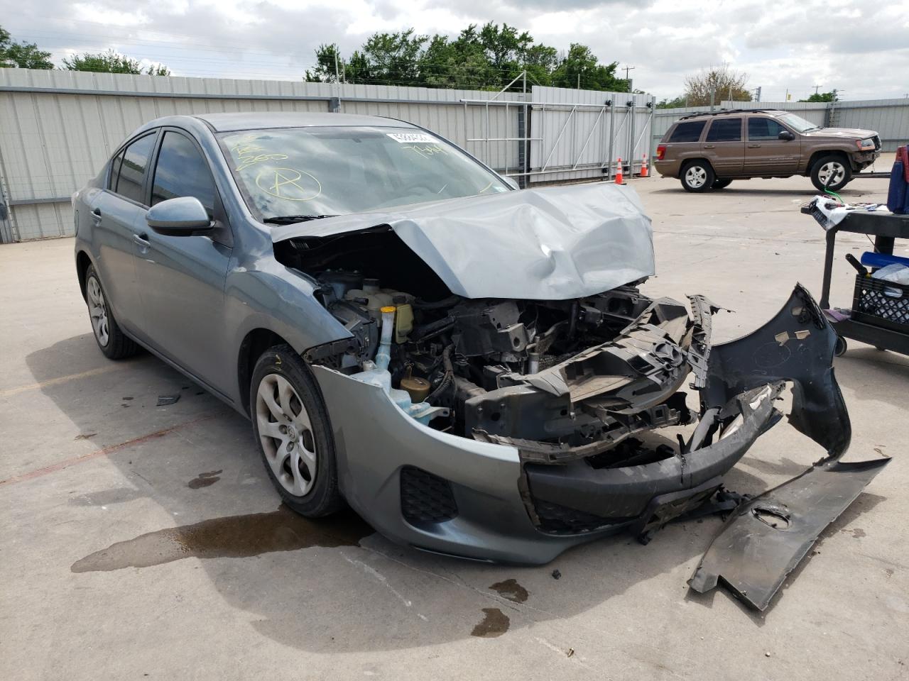 MAZDA 3 I 2013 with VIN JM1BL1TF9D1734495 - Photo from auction
