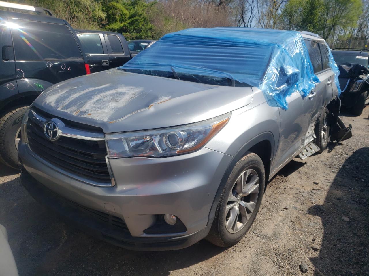 Photo 2 from auction – 2015 TOYOTA HIGHLANDER with VIN 5TDJKRFH9FS126198