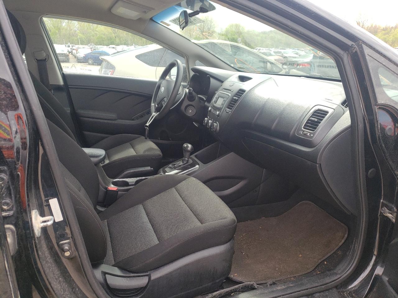 Photo 5 from auction – 2017 KIA FORTE LX with VIN 3KPFK4A74HE091851