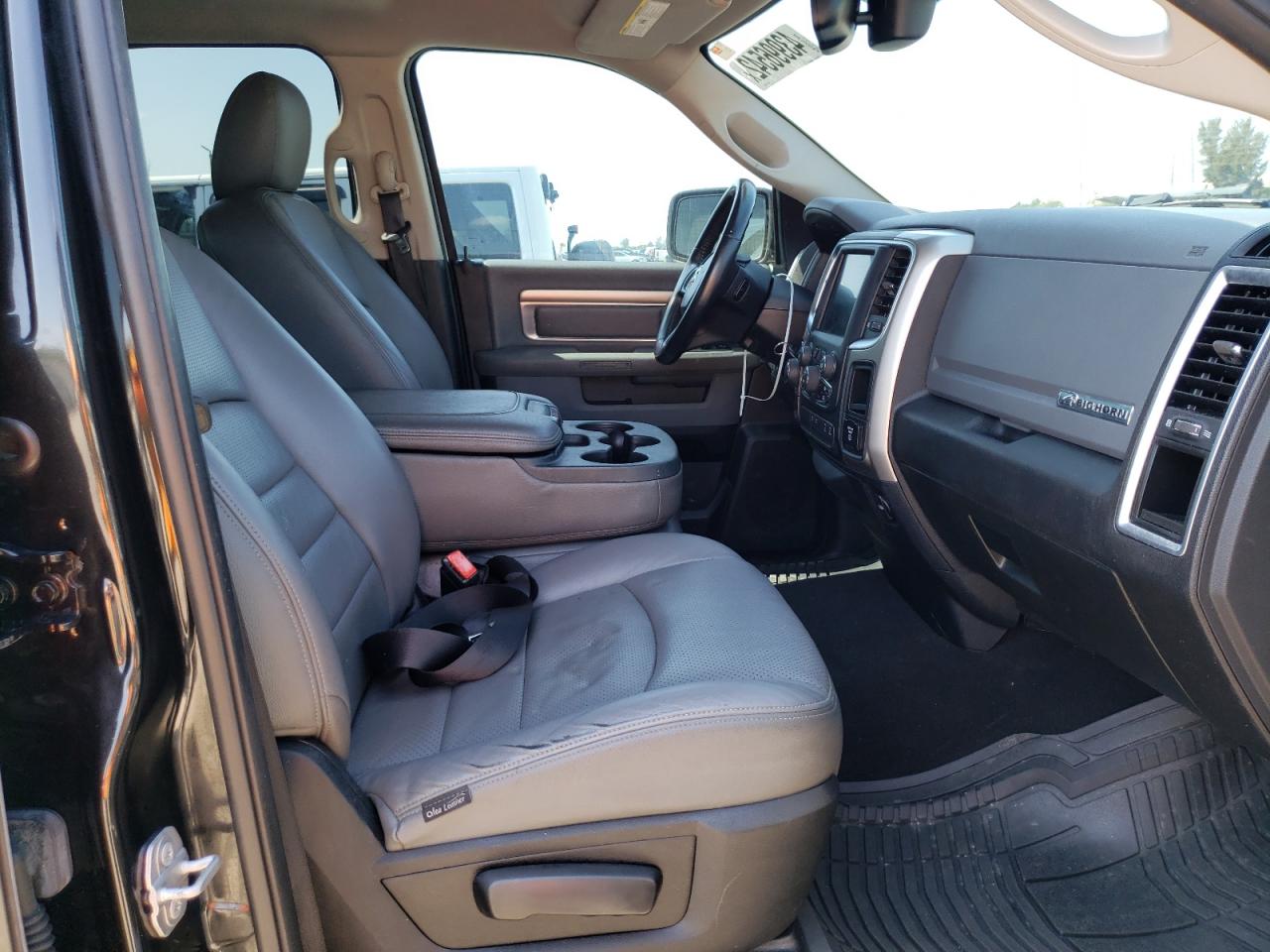 Photo 5 from auction – 2017 RAM 1500 SLT with VIN 1C6RR6GT2HS676330