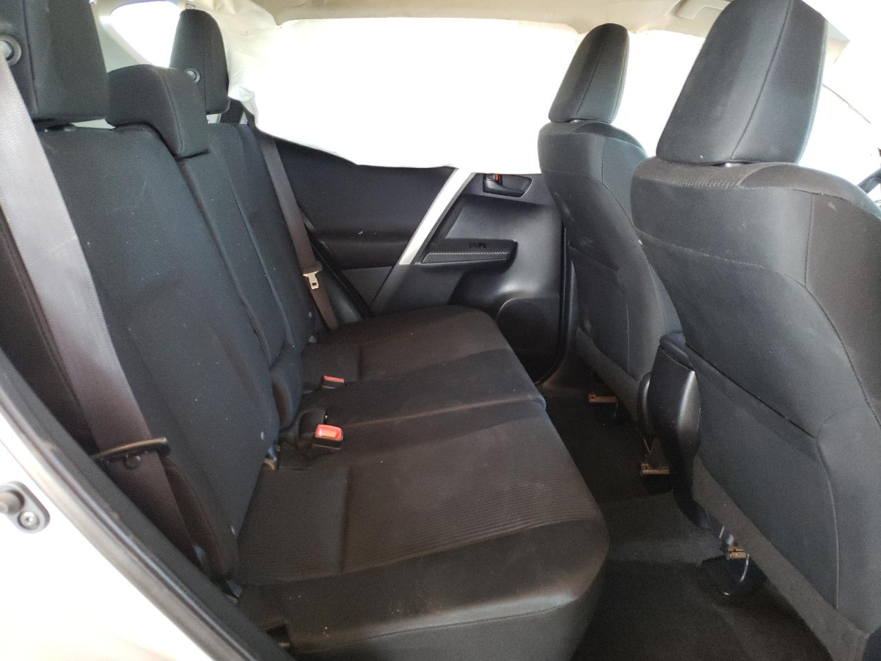 Photo 6 from auction – 2015 TOYOTA RAV4 LE with VIN JTMZFREV5FJ053875