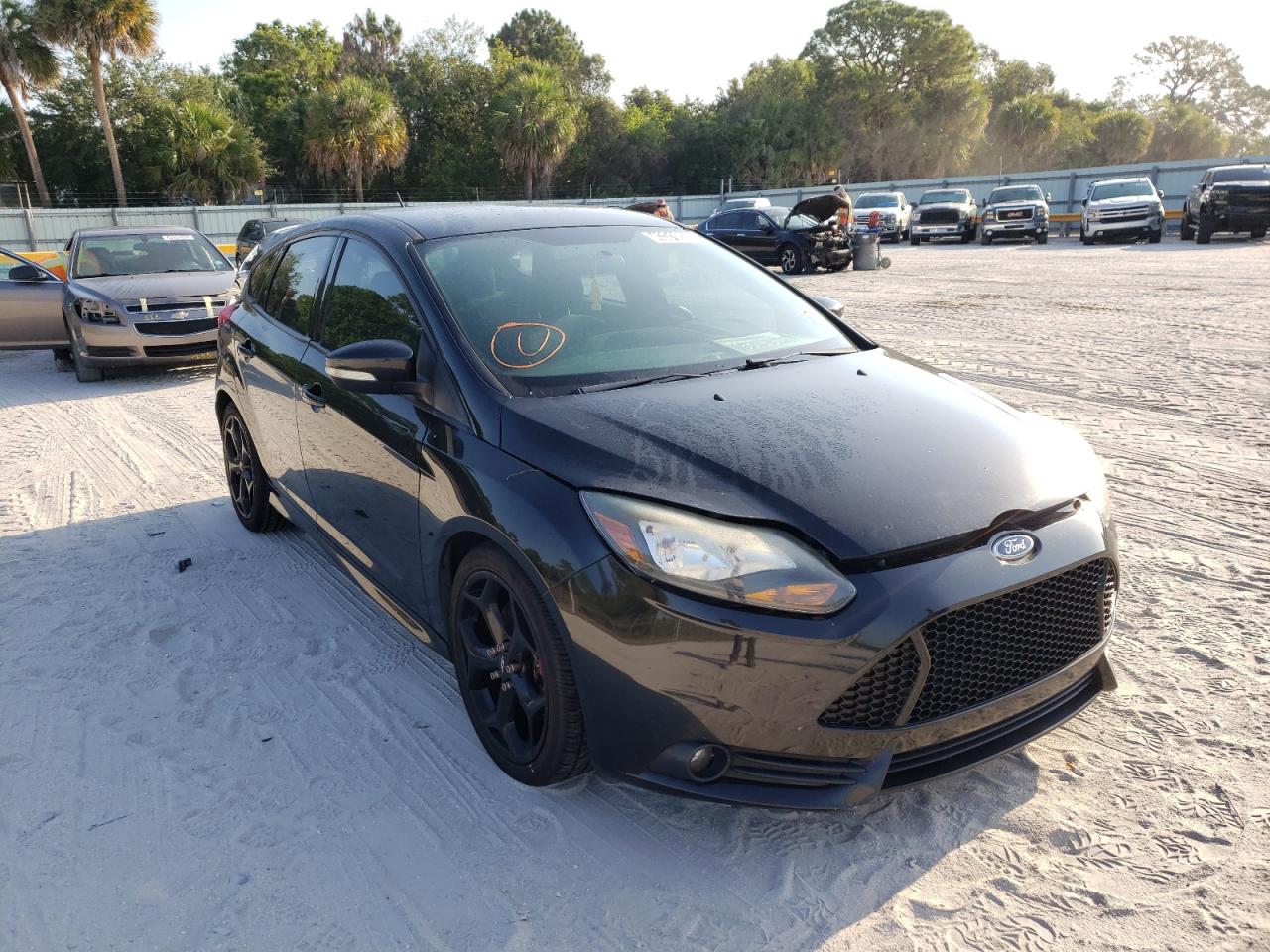FORD FOCUS ST 2014 with VIN 1FADP3L96EL215533 - Photo from auction