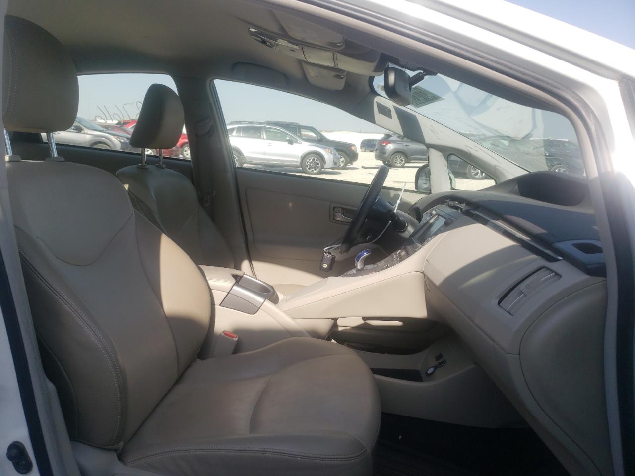 Photo 5 from auction – 2014 TOYOTA PRIUS with VIN JTDKN3DU9E1813296