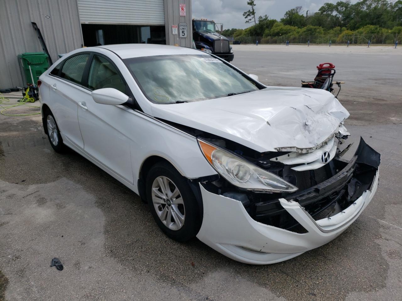 HYUNDAI SONATA GLS 2013 with VIN 5NPEB4AC9DH647909 - Photo from auction