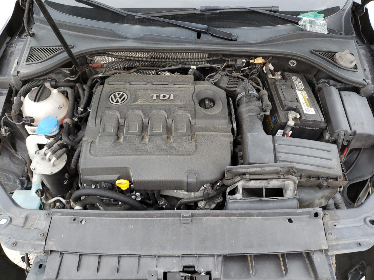 Photo 7 from auction – 2015 VOLKSWAGEN PASSAT SEL with VIN 1VWCV7A39FC050903