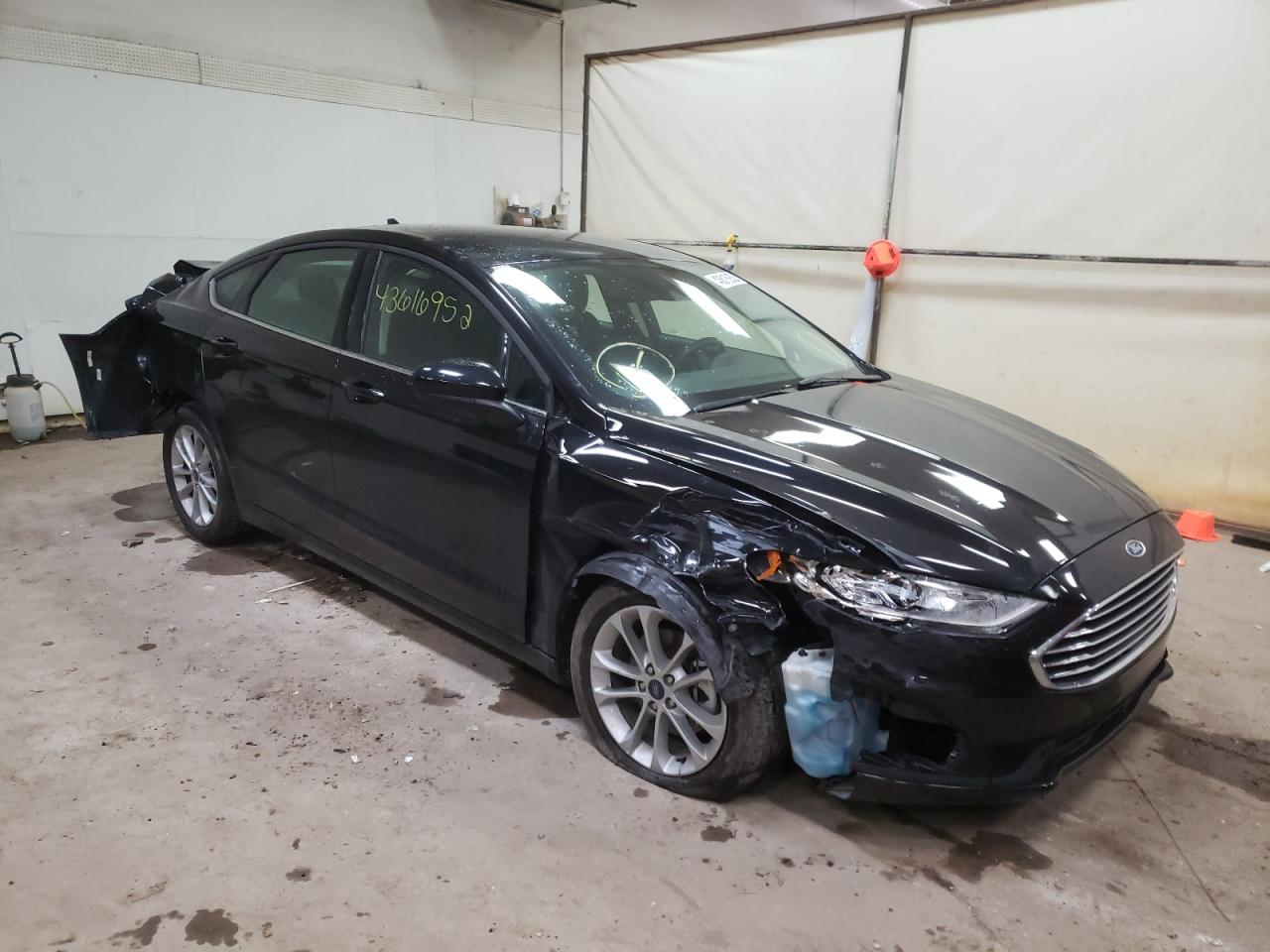 FORD FUSION SE 2020 with VIN 3FA6P0HD4LR255533 - Photo from auction