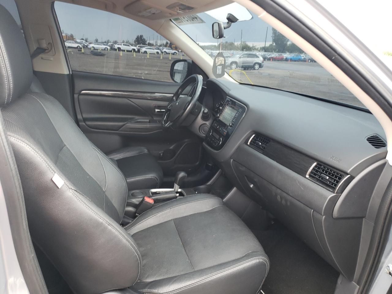 Photo 5 from auction – 2016 MITSUBISHI OUTLANDER with VIN JA4AD3A33GZ007723