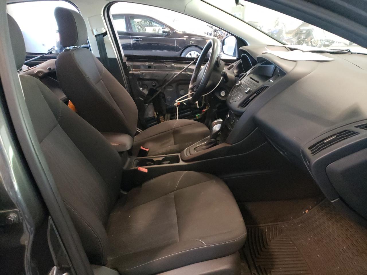 Photo 5 from auction – 2015 FORD FOCUS SE with VIN 1FADP3K25FL333501