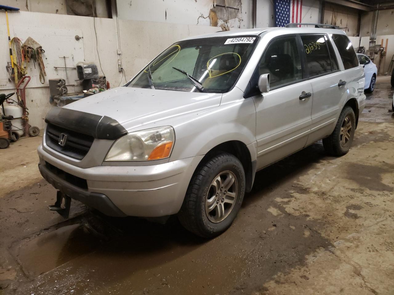 Photo 2 from auction – 2003 HONDA PILOT EXL with VIN 2HKYF18583H537293