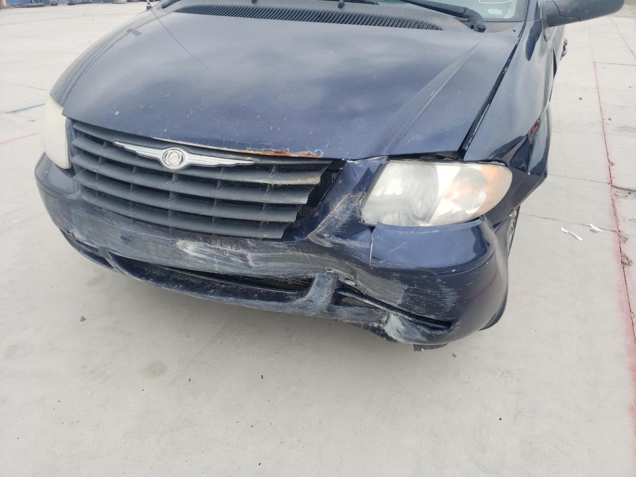 Photo 9 from auction – 2005 CHRYSLER TOWN & COU with VIN 1C4GP45R75B263770