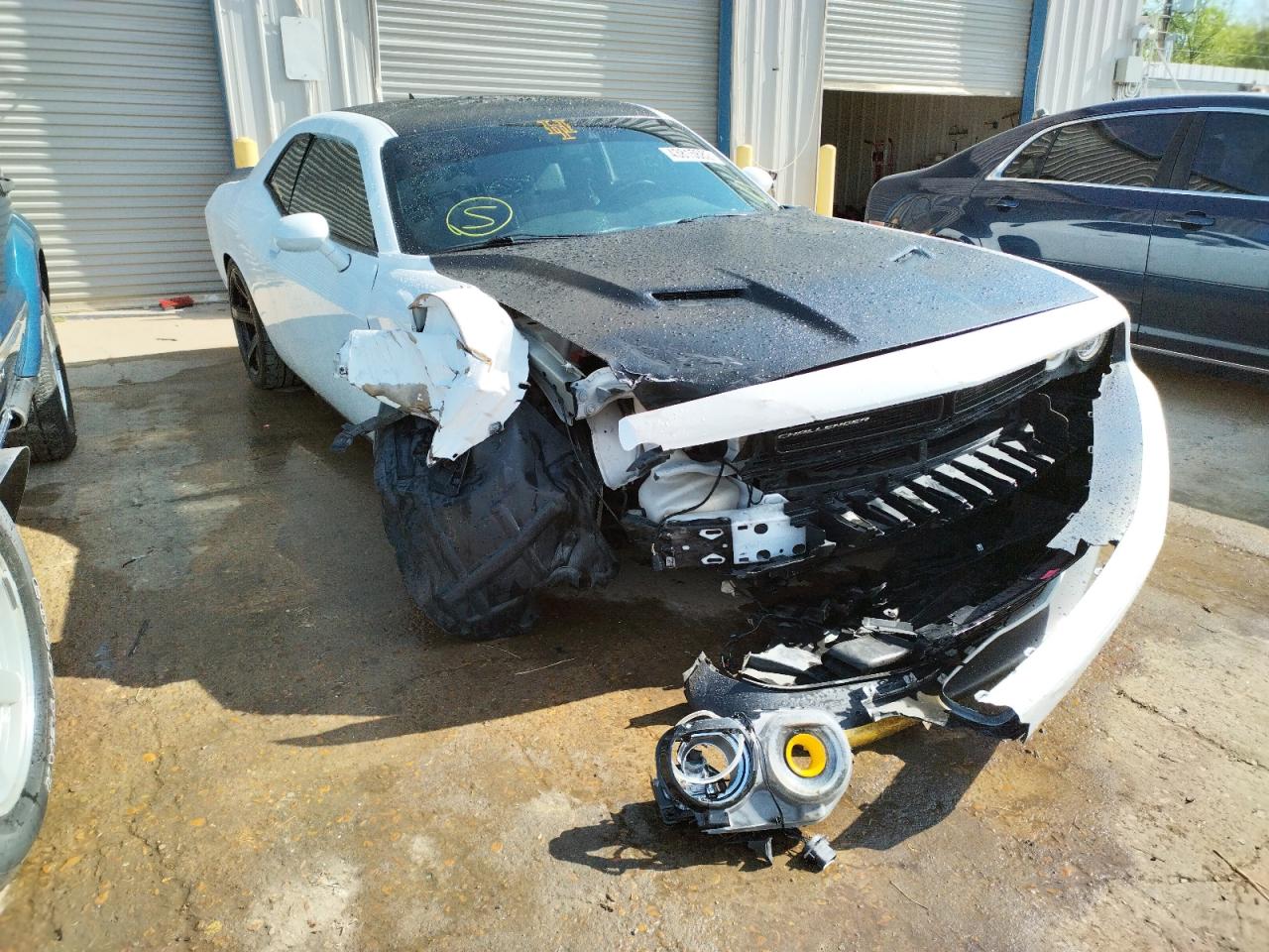 DODGE CHALLENGER 2015 with VIN 2C3CDZFJ4FH774539 - Photo from auction