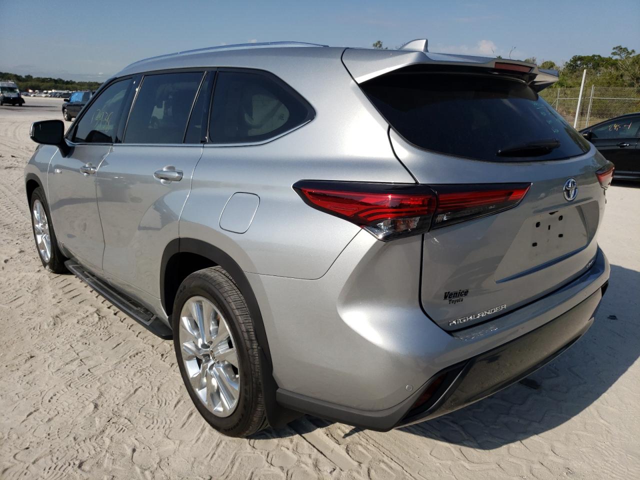 Photo 3 from auction – 2021 TOYOTA HIGHLANDER with VIN 5TDDBRCH5MS018028