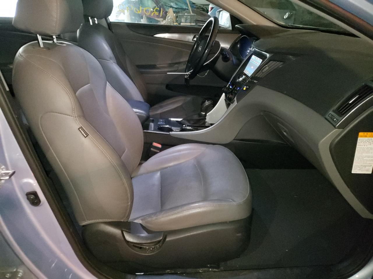 Photo 5 from auction – 2014 HYUNDAI SONATA HYB with VIN KMHEC4A44EA110987