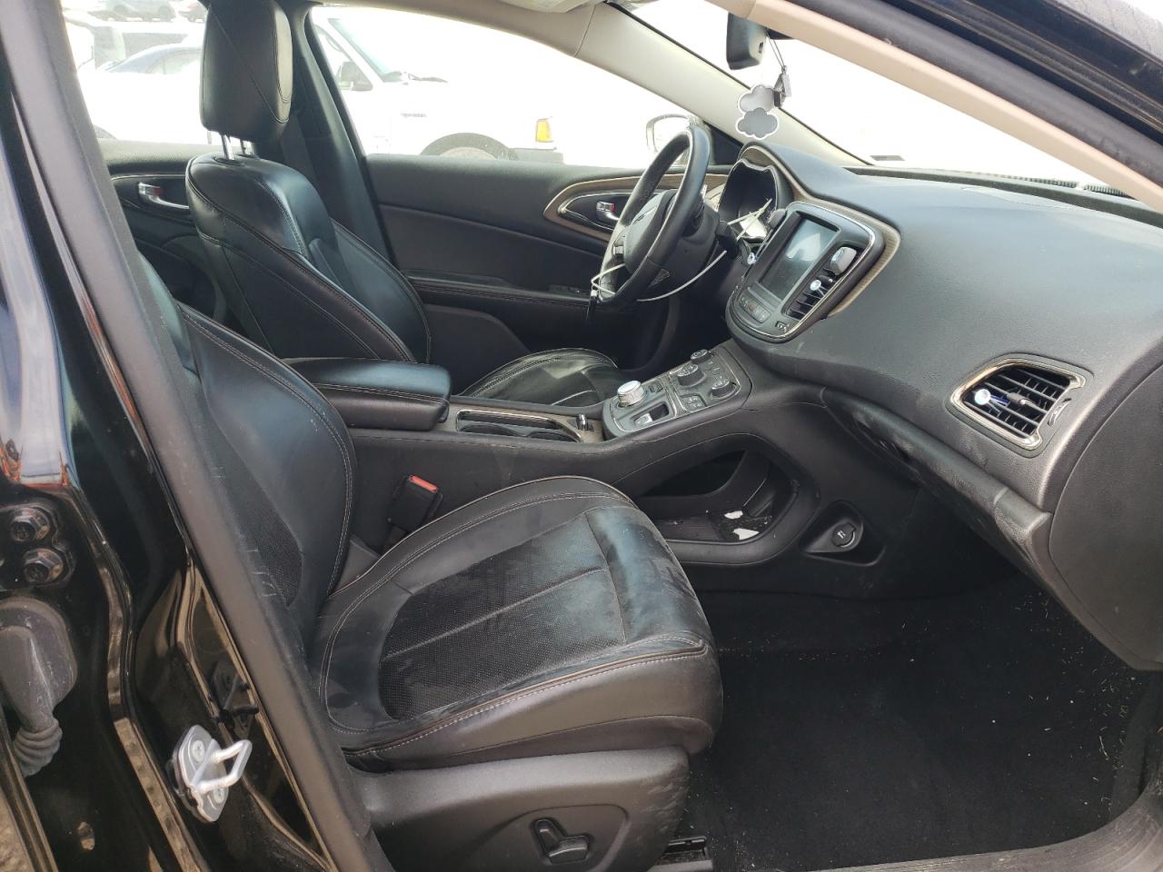 Photo 5 from auction – 2015 CHRYSLER 200 C with VIN 1C3CCCCG6FN565447